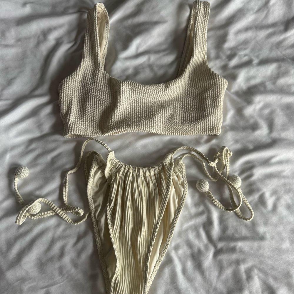 Zara’s Cream Textured Bikini Set